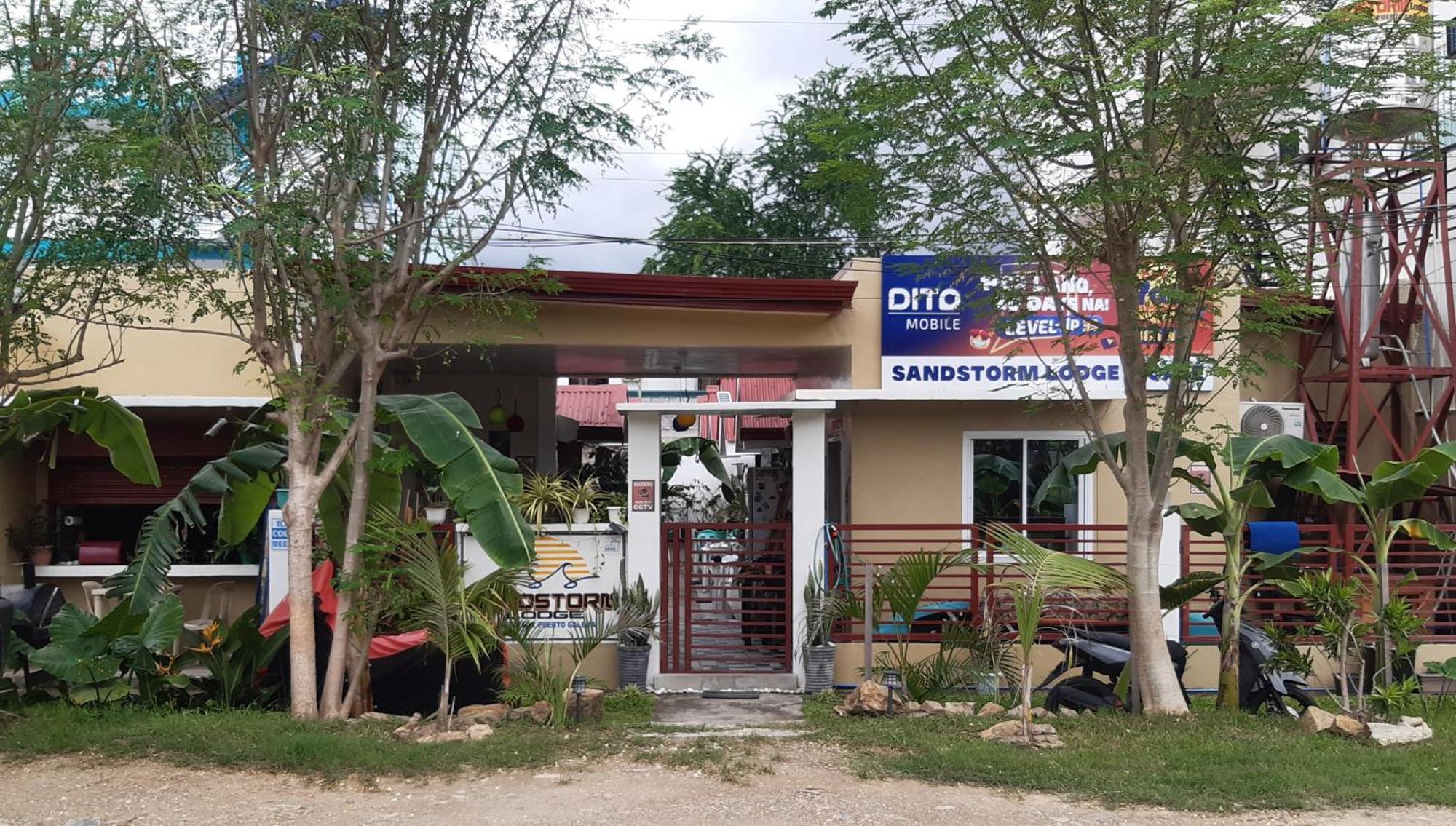 Sandstorm Lodge And Cafe Puerto Galera Dış mekan fotoğraf