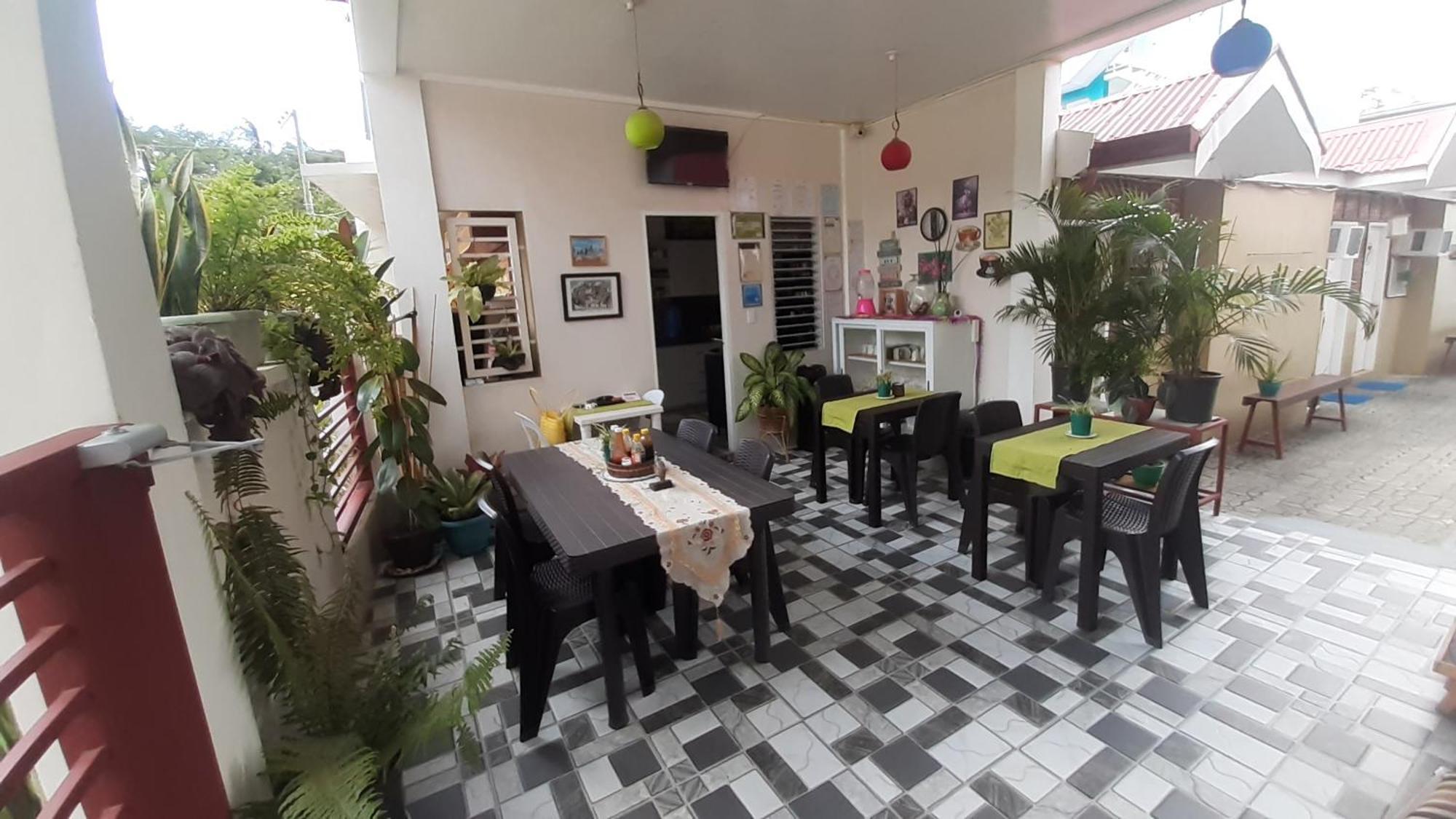 Sandstorm Lodge And Cafe Puerto Galera Dış mekan fotoğraf