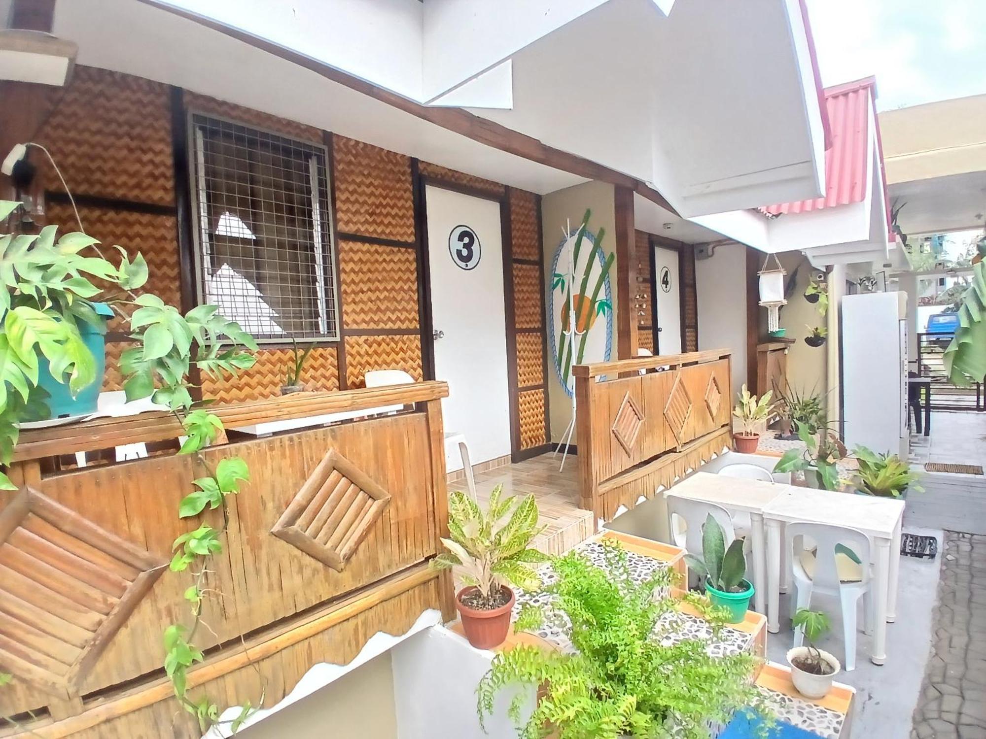 Sandstorm Lodge And Cafe Puerto Galera Dış mekan fotoğraf
